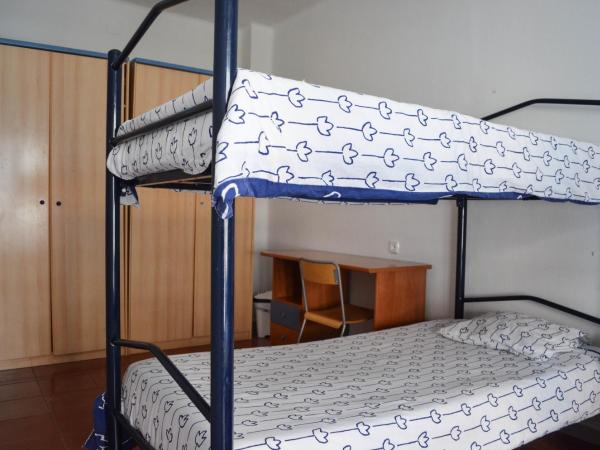 Roomin Hostel : photo 5 de la chambre chambre triple avec 1 lit d'appoint