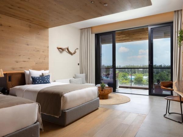 1 Hotel Haitang Bay, Sanya : photo 3 de la chambre special offer -botanic pool view twin( once camping bbq dinner for 2 persons + minibar on the first check in day+2 glasses of drink at sky bar)