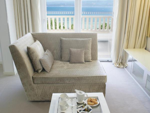 Damianii Luxury Boutique Hotel & Spa : photo 3 de la chambre suite exécutive avec terrasse et baignoire spa - vue sur mer