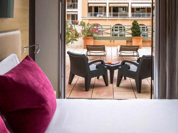 Grand Hôtel Roi René Aix en Provence Centre - MGallery : photo 3 de la chambre chambre double de luxe avec terrasse - vue sur piscine 