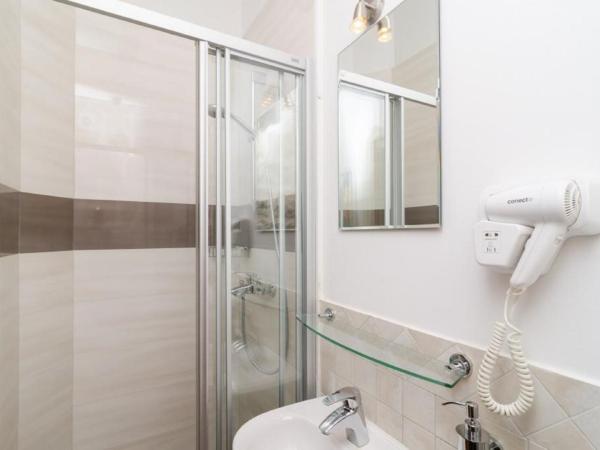 Eddie's Sea View Rooms Old Town : photo 10 de la chambre chambre double - vue sur mer