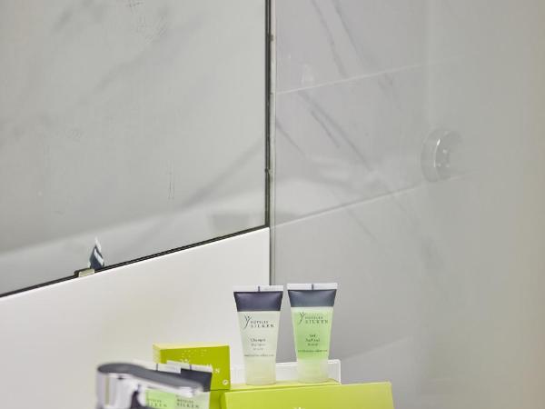 Silken Reino de Aragón : photo 10 de la chambre chambre double ou lits jumeaux confort avec lit d'appoint