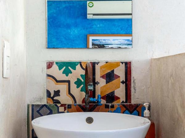 Che Nomadas Mérida Hostel Adults Only : photo 10 de la chambre lit dans dortoir mixte de 8 lits