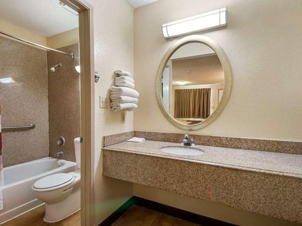 Travelodge by Wyndham San Antonio Lackland AFB North : photo 2 de la chambre chambre lit king-size - non-fumeurs