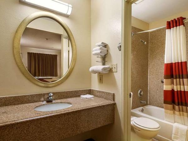 Travelodge by Wyndham San Antonio Lackland AFB North : photo 4 de la chambre chambre lit king-size - non-fumeurs