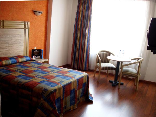 Hotel Cervantes : photo 4 de la chambre chambre double