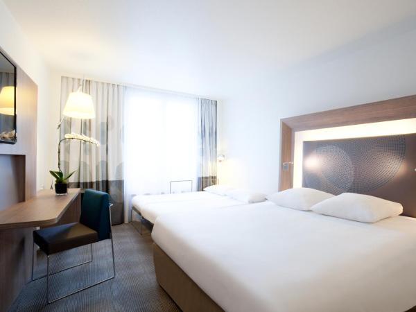 Novotel Basel City : photo 6 de la chambre chambre lit queen-size supérieure avec canapé