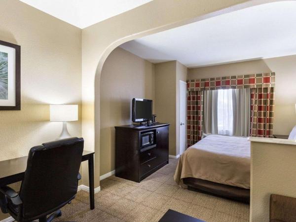 Quality Suites Houston NW Cy-Fair : photo 4 de la chambre suite lit king-size