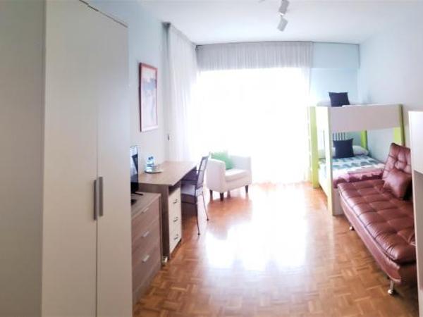 Pensión Pamplonabeds : photo 7 de la chambre chambre quadruple avec salle de bains commune