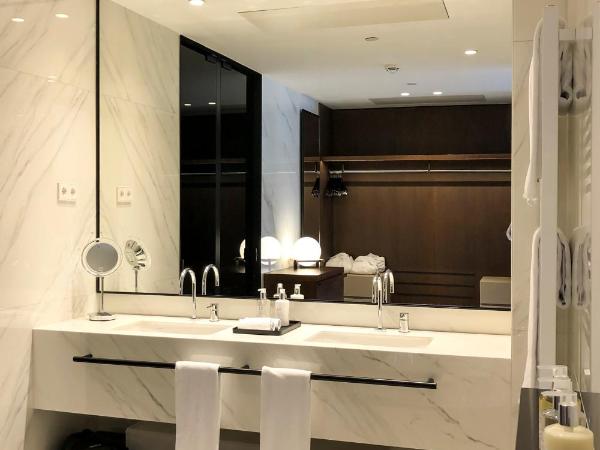 Kozmo Hotel Suites & Spa - Small Luxury Hotels of the World : photo 6 de la chambre suite deluxe avec terrasse et accès au spa