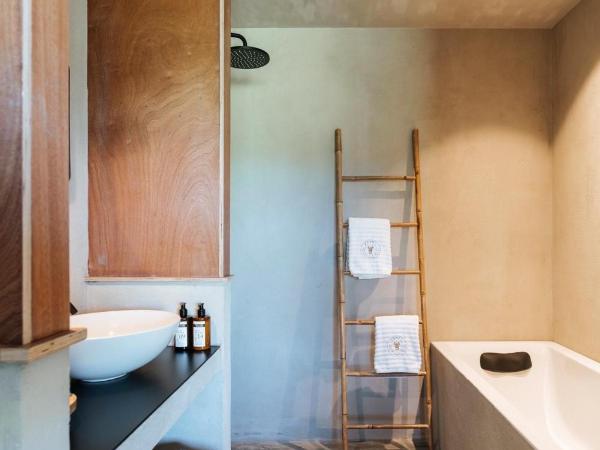 BBruT : photo 3 de la chambre chambre double deluxe avec baignoire