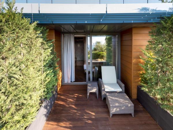 Radisson Blu Hotel Istanbul Ottomare : photo 8 de la chambre chambre premum avec balcon - vue sur jardin