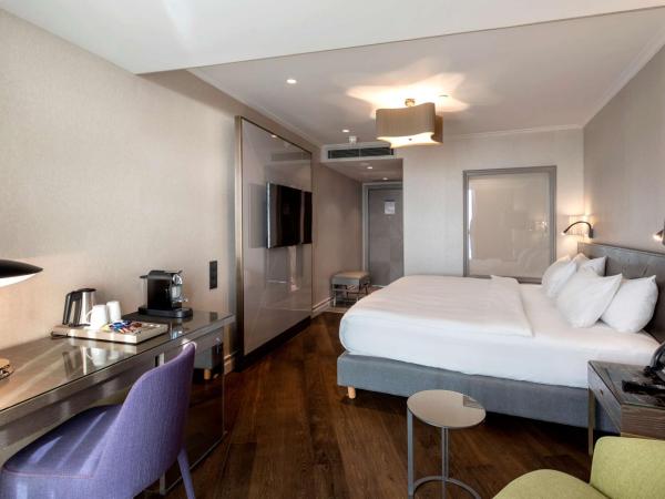 Radisson Blu Hotel Istanbul Ottomare : photo 4 de la chambre chambre premium avec balcon et vue mer