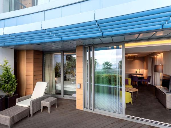 Radisson Blu Hotel Istanbul Ottomare : photo 5 de la chambre suite junior avec balcon et vue sur le jardin