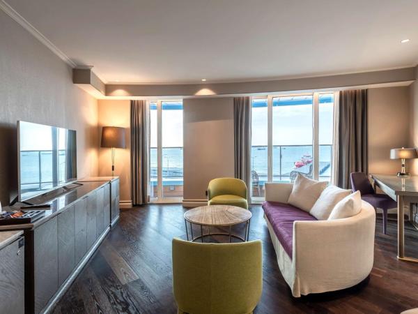 Radisson Blu Hotel Istanbul Ottomare : photo 7 de la chambre suite avec balcon - vue sur mer