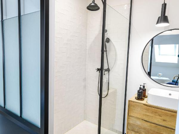 La Maison de Reina : photo 9 de la chambre chambre double deluxe avec douche