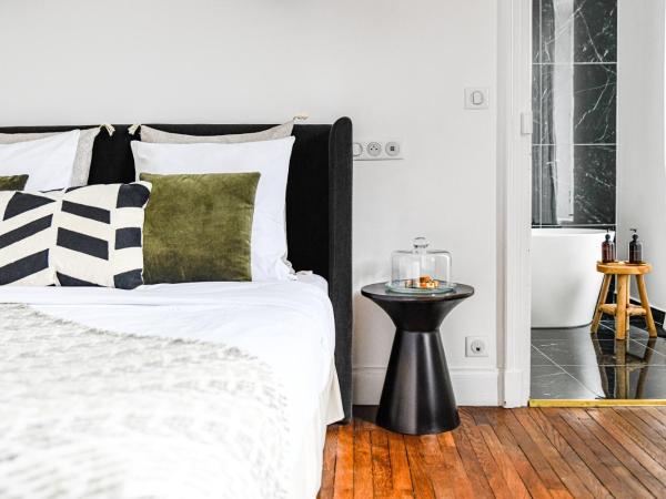 La Maison de Reina : photo 2 de la chambre chambre double deluxe avec baignoire