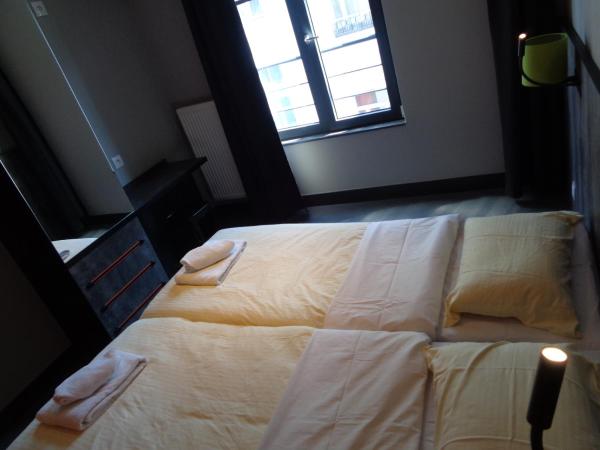 Brxxl 5 City Centre Hostel : photo 8 de la chambre chambre double avec salle de bains privative