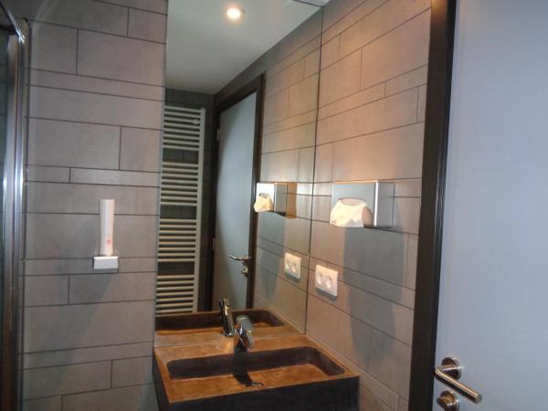 Brxxl 5 City Centre Hostel : photo 4 de la chambre chambre double avec salle de bains privative