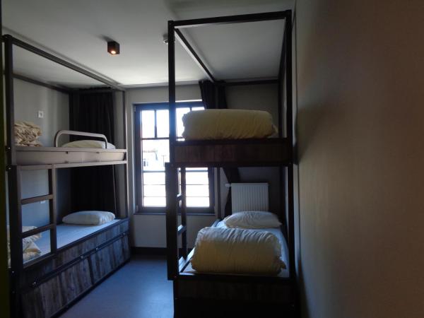 Brxxl 5 City Centre Hostel : photo 2 de la chambre lit dans dortoir mixte de 4 lits