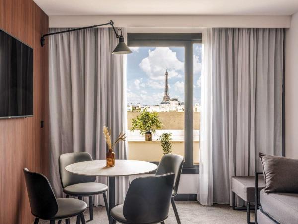 Novotel Paris Vaugirard Montparnasse : photo 2 de la chambre suite supérieure avec 1 lit double - vue sur tour eiffel