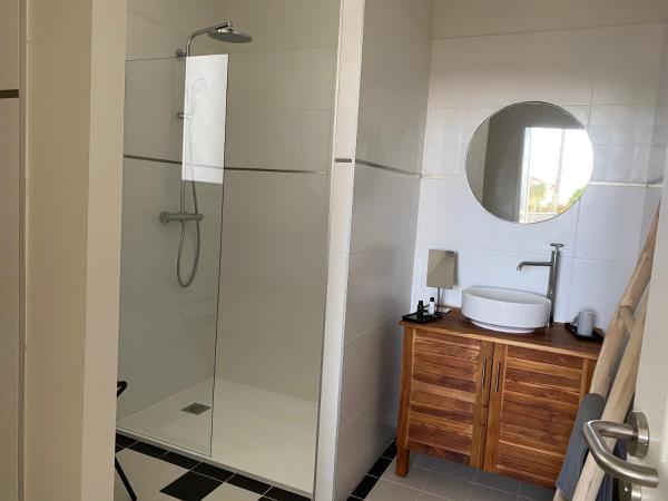 VILLA MADY : photo 3 de la chambre chambre double - vue sur mer
