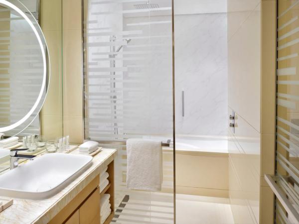 Crowne Plaza Dubai Marina, an IHG Hotel : photo 5 de la chambre chambre king standard avec vue sur ville