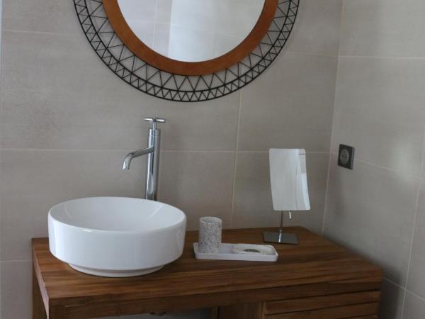 VILLA MADY : photo 9 de la chambre chambre lit king-size avec balcon