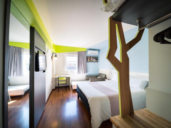 ibis Styles Curitiba Centro Civico : photo 3 de la chambre chambre standard - un lit double et un canapé lit