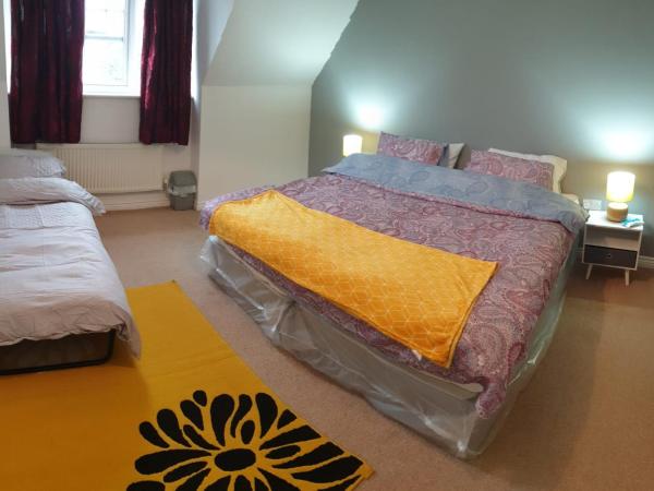 Queens Rooms, a Perfect Stay, Next to Shopping Parks and Central Manchester : photo 6 de la chambre chambre familiale deluxe