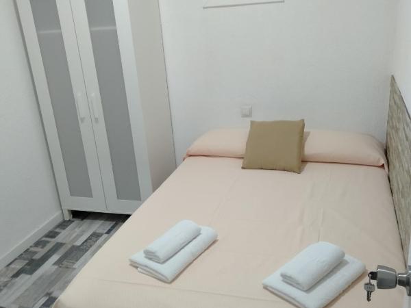 HOSTAL Noche y Dia : photo 8 de la chambre chambre double avec salle de bains commune