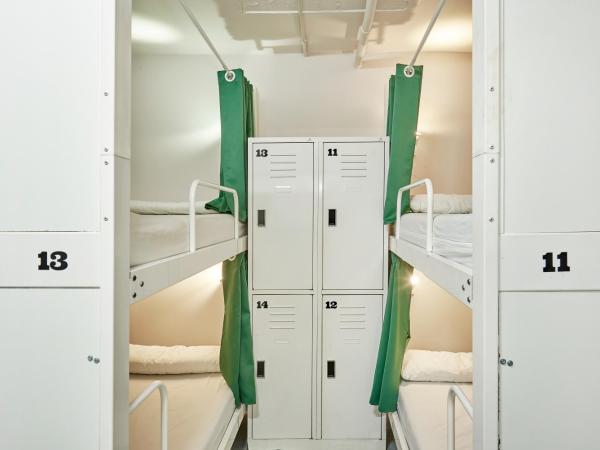 Hola Hostal Eixample : photo 1 de la chambre lit dans dortoir mixte de 14 lits