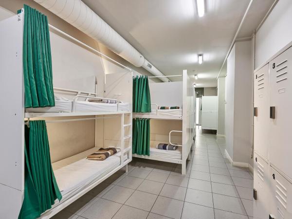 Hola Hostal Eixample : photo 6 de la chambre lit dans dortoir mixte de 18 lits