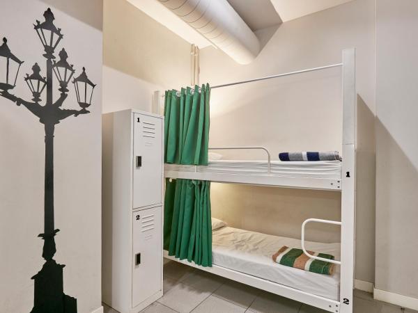 Hola Hostal Eixample : photo 1 de la chambre lit dans dortoir mixte de 18 lits