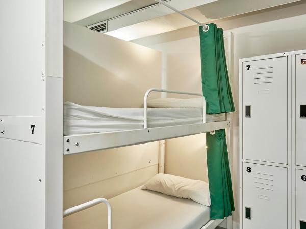 Hola Hostal Eixample : photo 9 de la chambre lit dans un dortoir pour femmes de 16 lits