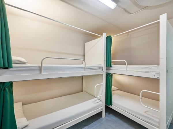 Hola Hostal Eixample : photo 8 de la chambre lit dans un dortoir pour femmes de 16 lits