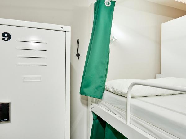 Hola Hostal Eixample : photo 4 de la chambre lit dans dortoir mixte de 14 lits