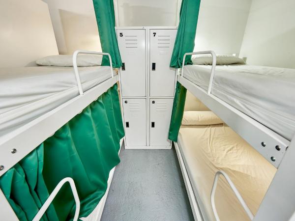 Hola Hostal Eixample : photo 6 de la chambre lit dans dortoir mixte de 24 lits