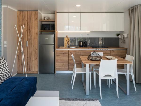 Falkensteiner Premium Mobile Homes and Camping Zadar : photo 2 de la chambre mobile home 3 chambres deluxe avec terrasse