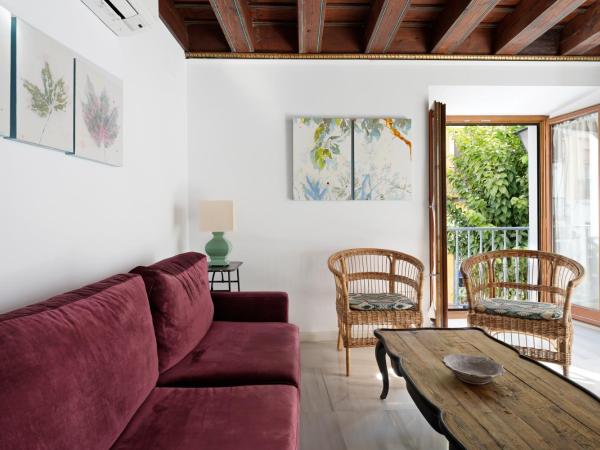 numa I Molina Apartments : photo 3 de la chambre appartement avec balcon