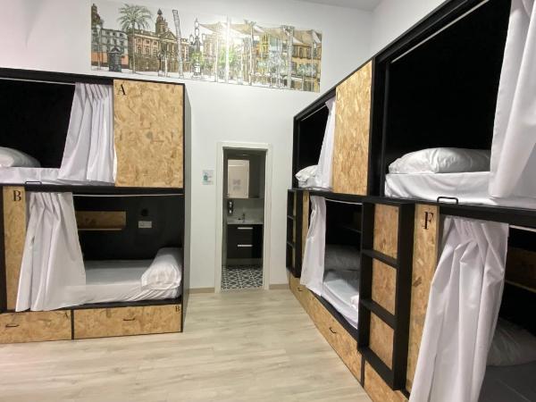 Planeta Cadiz Hostel : photo 4 de la chambre lit dans dortoir 6 lits