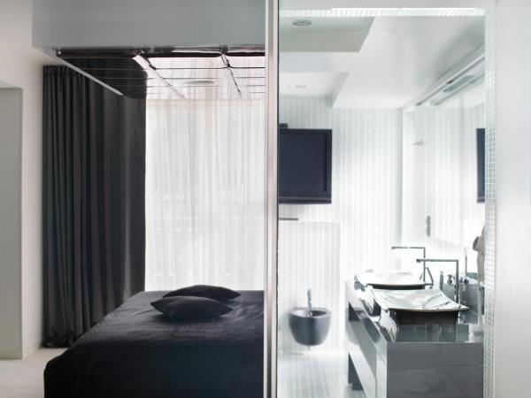 Damianii Luxury Boutique Hotel & Spa : photo 6 de la chambre suite supérieure avec lit king-size, balcon et baignoire spa