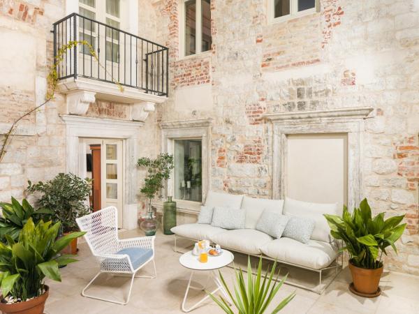 Judita Palace Heritage Hotel : photo 2 de la chambre chambre double deluxe avec balcon