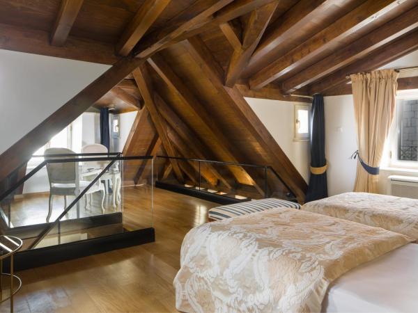 Judita Palace Heritage Hotel : photo 1 de la chambre chambre familiale en duplex - vue sur vieille ville