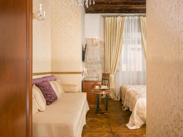 Judita Palace Heritage Hotel : photo 3 de la chambre chambre double de luxe avec vue sur la vieille ville