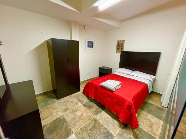 Downtown Treasure Place : photo 6 de la chambre chambre double avec salle de bains commune