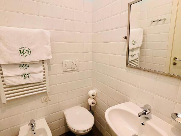 Via Padova 165 : photo 5 de la chambre chambre double avec balcon