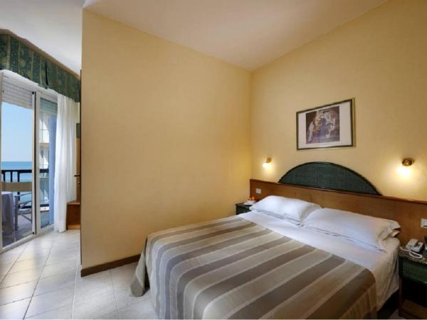 Hotel Bellevue : photo 4 de la chambre chambre quadruple - vue sur mer