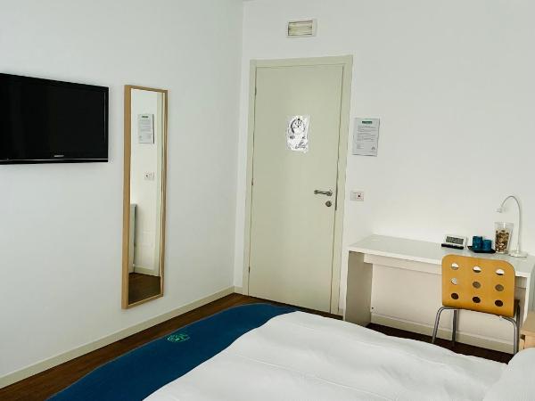 Via Padova 165 : photo 3 de la chambre chambre double