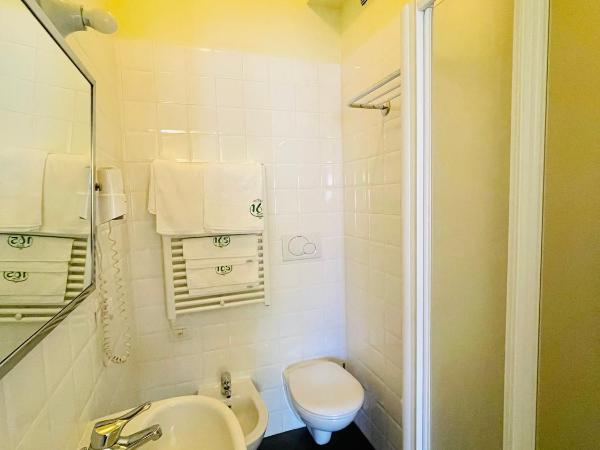 Via Padova 165 : photo 4 de la chambre chambre double